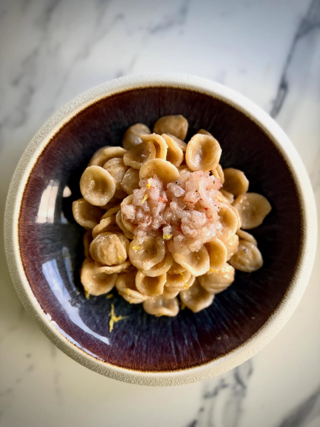 Orecchiette cacio e pepe con gamberi viola